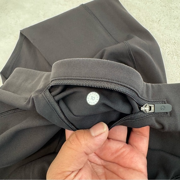 Lululemon Speed Up Tight *Full-On Luxtreme 28"
Black (First Release) size 10 - Picture 6 of 11